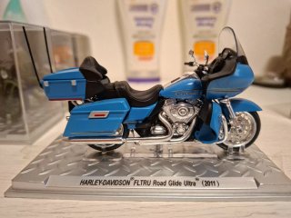 Miniatura Harley-Davidson FLTRU Azul