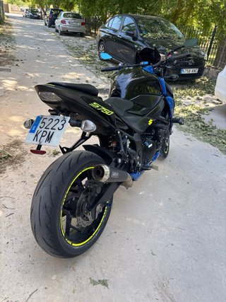 Suzuki GSXS 750 Naked Azul/Negra