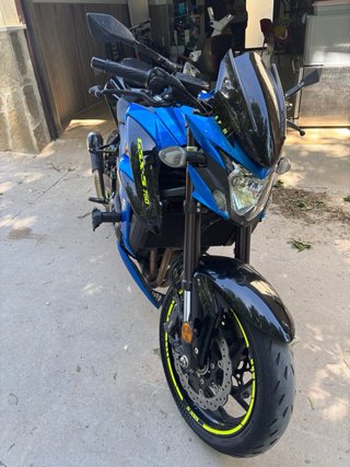 Suzuki GSXS 750 Naked Azul/Negra