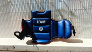 Peto /chaleco Taekwondo REWON Reversible Talla M