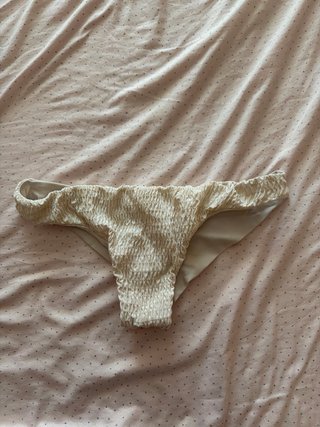 Bikini crema texturizado