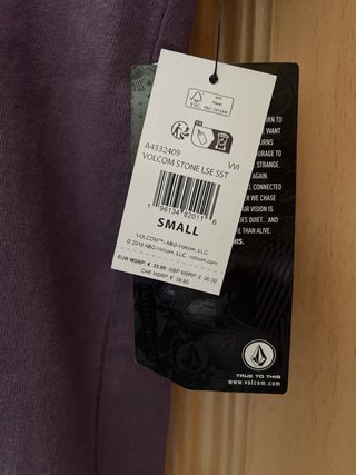 Camiseta Volcom Morada Talla S . SIN ESTRENAR