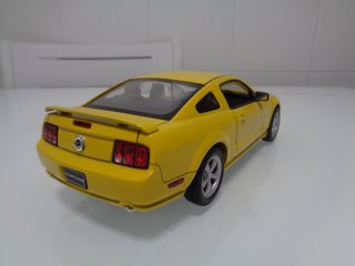 Ford Mustang GT 2005 1/24