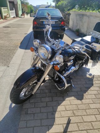 Kawasaki VN 900 Cruiser Negra
