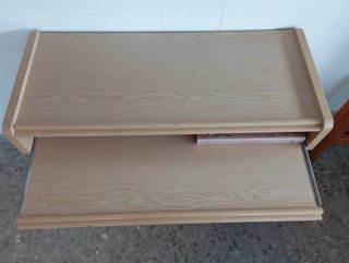 Escritorio madera con ruedas