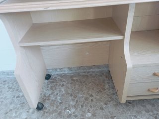 Escritorio madera con ruedas