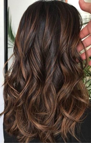PELUQUERÍA Y UÑAS PROFESIONAL