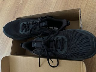 Adidas negras casi nuevas