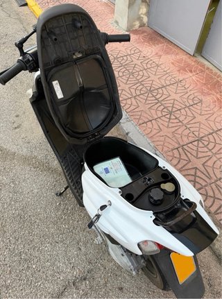 Yamaha Scooter 50cc CW50RS BWs