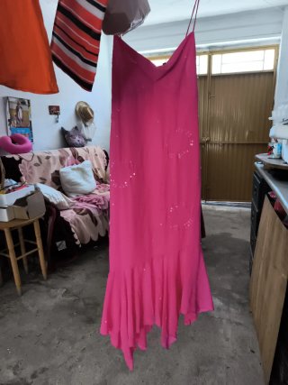 Vestido de fiesta rosa con lentejuelas