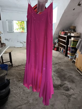 Vestido de fiesta rosa con lentejuelas