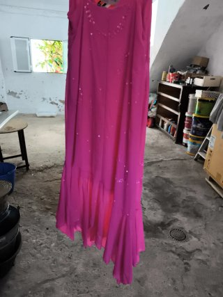 Vestido de fiesta rosa con lentejuelas