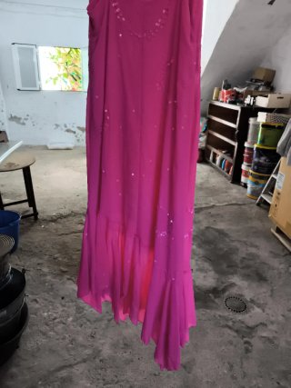 Vestido de fiesta rosa con lentejuelas