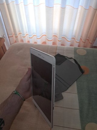 Tablet Samsung Gris y Blanca