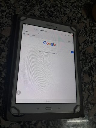Tablet Samsung Gris y Blanca