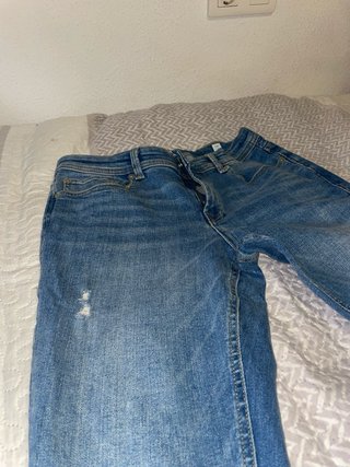 Vaqueros azules desgastados