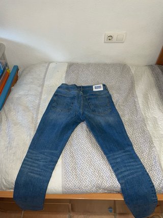 Vaqueros azules desgastados