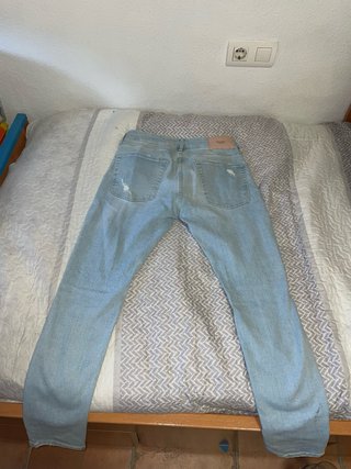 Vaqueros azules desgastados