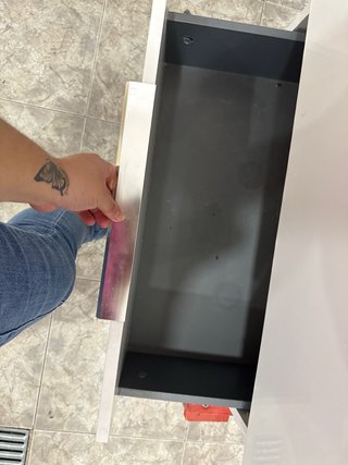 Lavamanos blanco con mueble y grifo
