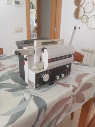 Proyector Súper 8 y películas.