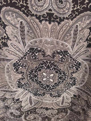 Vestido estampado paisley negro y gris
