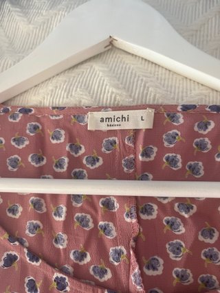 Vestido Amichi estampado floral rosa