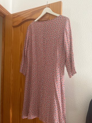 Vestido Amichi estampado floral rosa