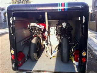 Remolque moto cerrado fibra