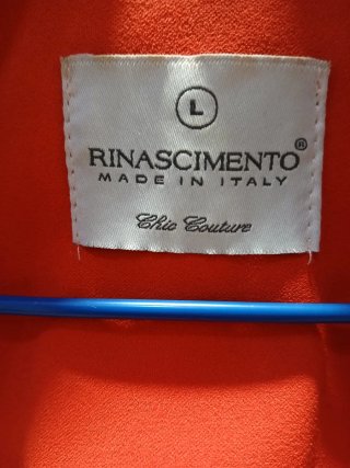 Blazer roja. Marca Rinascimento
