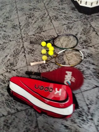 Lote di 2 racchette da tennis e 6 palline