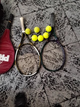 Lote di 2 racchette da tennis e 6 palline