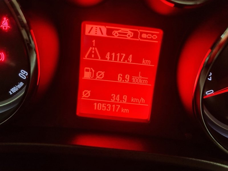 Opel Insignia 2013, foto 9