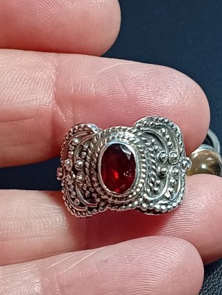 Anillo Plata Ley con Piedra granate