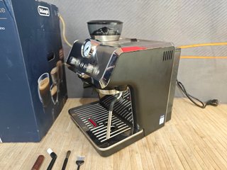 De'Longhi La Specialista Arte EC9155.W, Cafetera