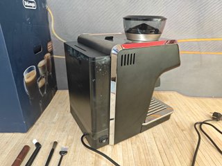 De'Longhi La Specialista Arte EC9155.W, Cafetera
