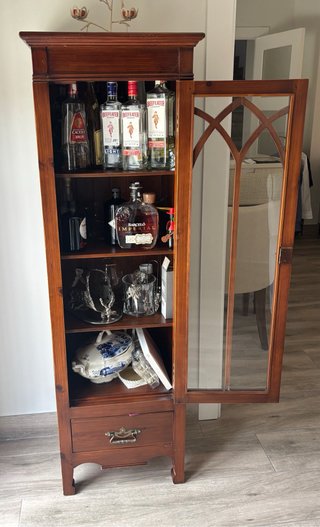 Vitrina madera pino con cristal