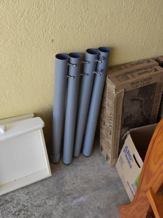 Mesa de cocina blanca robusta