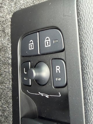 Volvo XC40 1.5 T4 Twin Recharge R-Design Auto