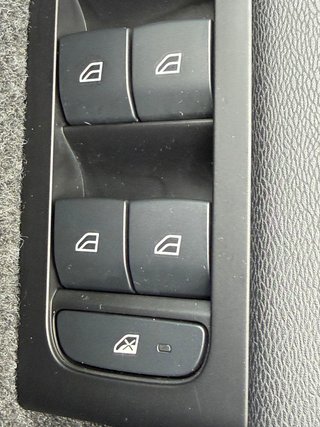 Volvo XC40 1.5 T4 Twin Recharge R-Design Auto