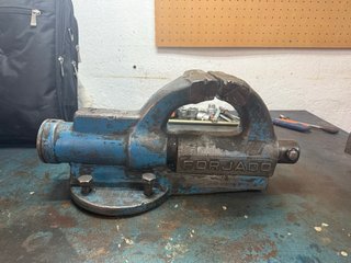 Tornillo de banco profesional Irimo FORJADO