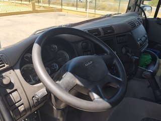 DAF CF 75 310--CAMIONES CON GRUA