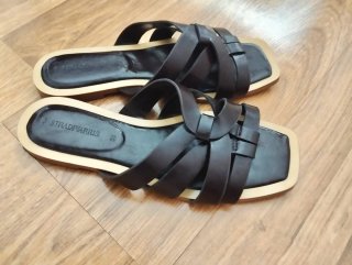 Sandalias pala Stradivarius piel marrón talla 36.