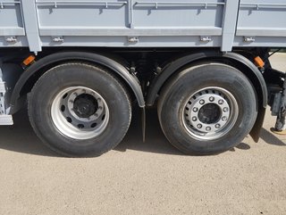 Mercedes ANTOS 26 400--CAMIONES CON GRUA