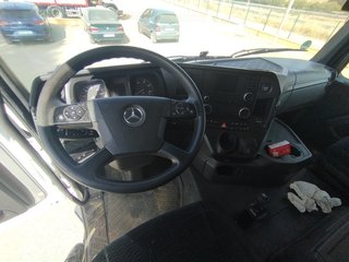 Mercedes ANTOS 26 400--CAMIONES CON GRUA