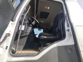 Mercedes ANTOS 26 400--CAMIONES CON GRUA