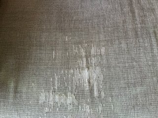 Sofá gris IKEA con puff