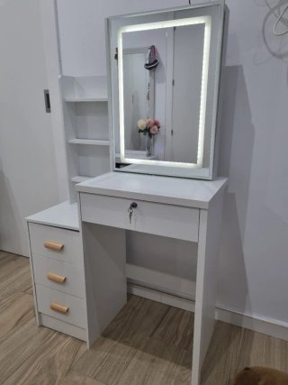 Tocador blanco con espejo LED
