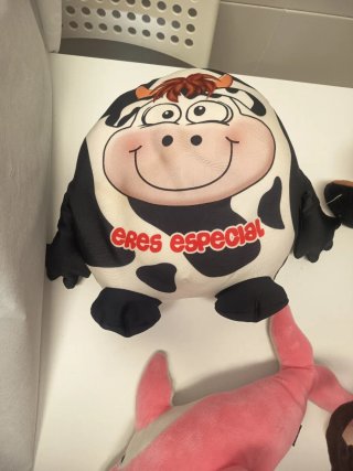 Lote peluches: Vaca, León, Delfin y Muñeca
