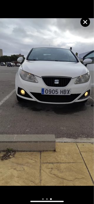Coche blanco 5 puertas