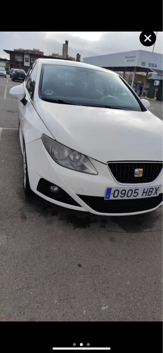 Coche blanco 5 puertas